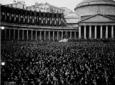 Piazza del Plebiscito gremita di avanguardisti; su ...