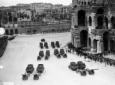Inquadratura dall'Arco di Piazza del Colosseo; il  ...