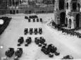 Inquadratura dall'alto di Piazza del Colosseo; sfi ...