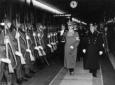 Hitler e Mussolini salutano il picchetto d'onore s ...