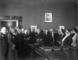 Mussolini parla nel salone della presidenza dell'I ...