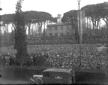Piazza di Siena gremita di miliziani per celebrare ...