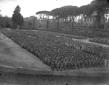 Legione di miliziani in piazza di Siena