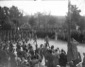 Gruppo di miliziani sfila davanti a Mussolini e al ...