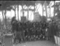 Gruppo di militi fascisti con cappelli da bersagli ...