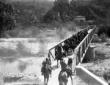 Un battaglione di cavalleria attraversa un ponte n ...