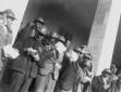 Gli ex combattenti premiati da Mussolini mostrano  ...