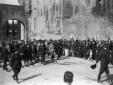 Il Duce, accompagnato da gerarchi e altre personal ...