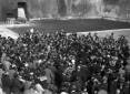 Il Duce, accompagnato da gerarchi e altre personal ...