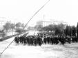 Mussolini, accompagnato da un gruppo di gerarchi,  ...