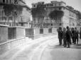 Vittorio Emanuele III, accompagnato da un gruppo d ...