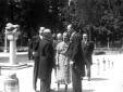 Nel giardino della Villa, Mussolini conversa con G ...