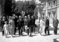 Accompagnato da Gerich, von Hassel ed altre person ...