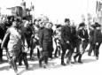 Mussolini visita la V Fiera del Levante, accompagn ...