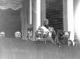 Mussolini tiene un discorso dal balcone del Palazz ...