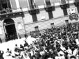Mussolini al balcone del Palazzo del Governo, accl ...