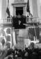 Mussolini, al balcone del Palazzo della Rivoluzion ...