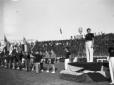 Vittorio Mussolini sul podio durante l'i ...