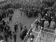 Mussolini presiede la cerimonia di consegna dei pr ...