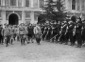 Mussolini, seguito da alte cariche dell'Esercito e ...