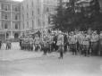 Mussolini con alte cariche dell'Esercito, dei Cara ...