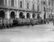 Mussolini con alte cariche dell'Esercito, dei Cara ...