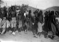 Un gruppo di indigeni eritrei durante una danza