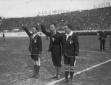 L'arbitro Baert e i due guardialinee, sull'attenti ...