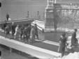 L'arrivo di Mussolini, accompagnato da un gruppo d ...