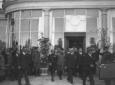 Mussolini esce dal Grand Hotel Des Iles Borromees  ...