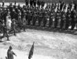 Mussolini, accompagnato da un seguito di autorit, ...