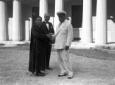 Mussolini stringe la mano di un religioso giappone ...