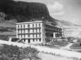 Veduta del sanatorio Torrebianca alle falde del mo ...