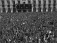 Piazza Venezia invasa da una moltitudine di partec ...