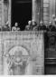 Ribbentrop saluta la folla da un balcone di Palazz ...