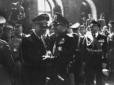I ministri Ciano e Ribbentrop si salutan ...