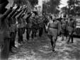 Mussolini, al quartier generale di Sal, passa in  ...