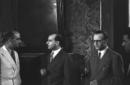 Mr. Taft (?) conversa con altre personalit in una ...