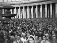 Piazza San Pietro completamente occupata da fedeli ...