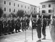 Autorit militari consegnano la nuova bandiera all ...