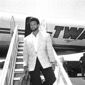 Steve Reeves sulla scaletta dell'aereo