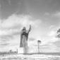 Estreno; statua di Leonardo da Vinci - Campo lungo
