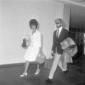 Barrymore e la Palazzoli coi bagagli in aeroporto; ...