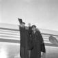 Belmondo saluta dall'aereo