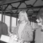 May Britt arriva all'aeroporto di Fiumicino