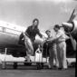 Claudia Cardinale sulla pista sopra un carrello po ...