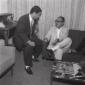 Tonino Cervi e Dino De Laurentiis conversano in un ...