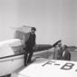 Jacques Charrier mentre scende dal suo aereo, a te ...