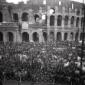 La folla dei militanti del PSI al Colosseo