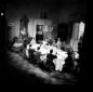 Veduta dall'alto del palco; scena del pranzo